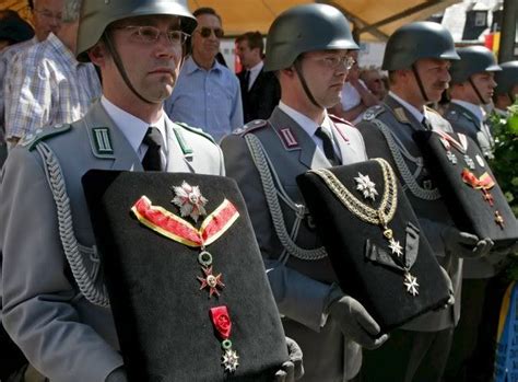 Die jacken sind meist ungetragen aus bundeswehrbestand, teils wenig getragen. 40 best German (West German) Bundeswehr images on ...