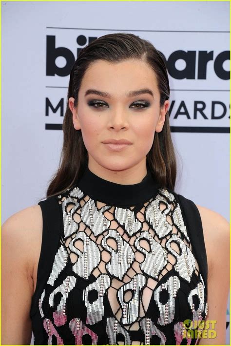 Hailee Steinfeld Is Sequin Leopard At Billboard Music Awards 2017 01 Billboard Music Awards