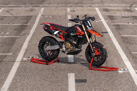 Ducati Hypermotard 698 Mono Is The First To Use The New Superquadro
