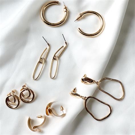 Minimal Jewelry In 2019 Bridesmaid Jewelry Bridesmaid Jewelry Sets