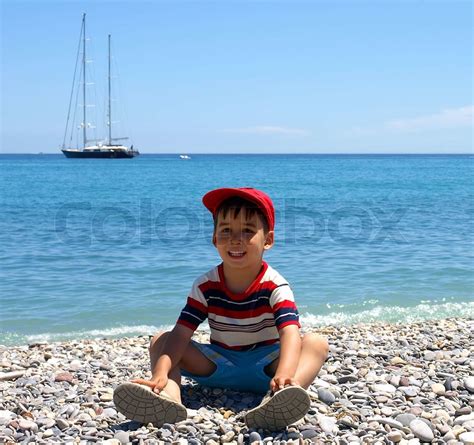 Jungen Am Strand Stock Bild Colourbox