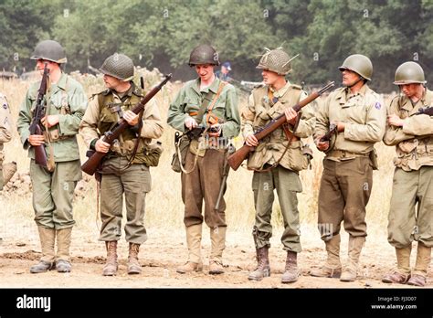 Ww2 Uniforms Hi Res Stock Photography And Images Alamy