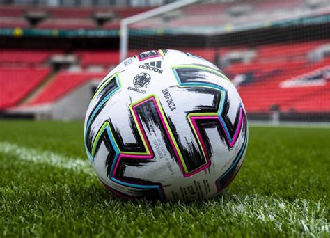 Predominantemente blanco, el balón presenta trazos negros con rayas azules, neón y rosa. Adidas Uniforia - The Official Match Ball For Uefa Euro ...