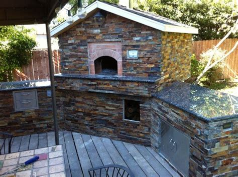 Many people want to have because of that reason, they usually put pizza oven in the backyard. custom-built-backyard-pizza-oven78 | Backyard, Backyard ...