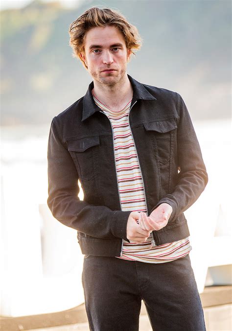 Robert douglas thomas pattinson (born 13 may 1986) is an english actor. Robert Pattinson's Charming Looks | DA MAN Magazine