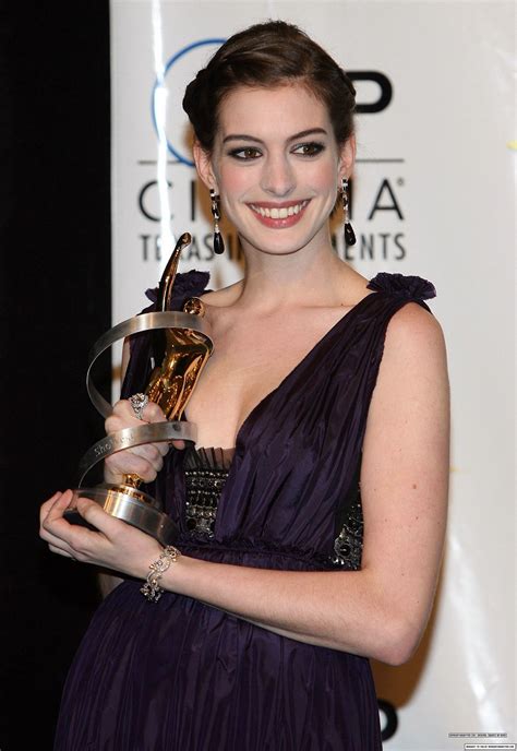 Anne Hathaway Style Anne Hathaway Photos Muse Celebrities Female