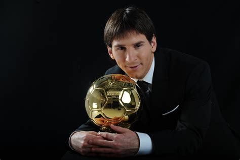 Yo Paso Exposición Lionel Messi Primer Balon De Oro Campeón Diario Surtido