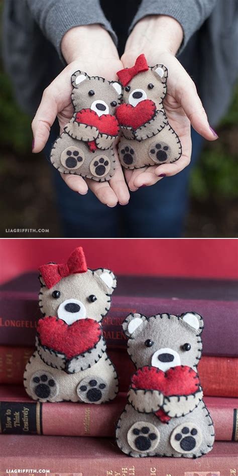 Mini Valentines Day Bears From Felt Valentines Diy Valentine Day