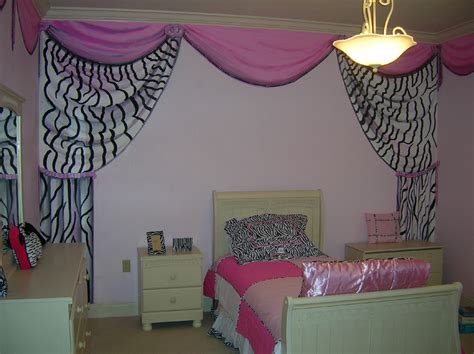 Highlight the hallway, pantry or powder room. 46+ Zebra Wallpaper Border for Bedrooms on WallpaperSafari