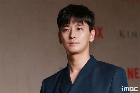 배두나와 주지훈, 두 배우가 함께한 <킹덤>의 개봉, 아니 '공개'가 머지않았다. 포토 '킹덤' 주지훈, 매력 넘치는 짝눈