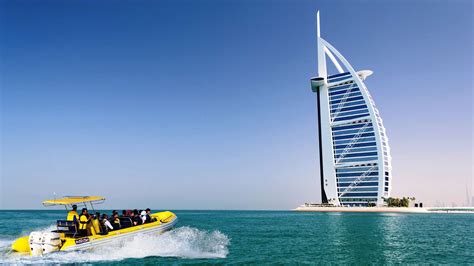 Well done if you knew that that the world's tallest hotel is the gevora hotel, standing at an incredible 1167 feet! Speedboat Palm Tour | Dubai.de