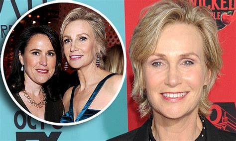 Jane Lynch Is Officially Divorced And Has To Pay Her Ex Wife Million In Property Settlement