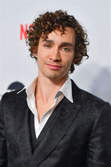 The Umbrella Academys Robert Sheehan Cringed At Cold Contrived Cult