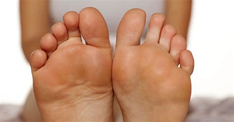 What Does Your Foot Shape Say About Your Personality? Question 1 - Is your big toe your longest toe?