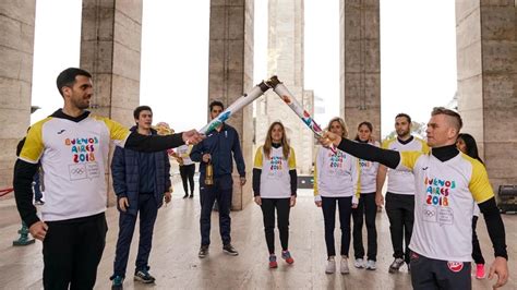 El Calor De La Antorcha Olímpica De Buenos Aires 2018 Llegó Al Monumento A La Bandera Infobae