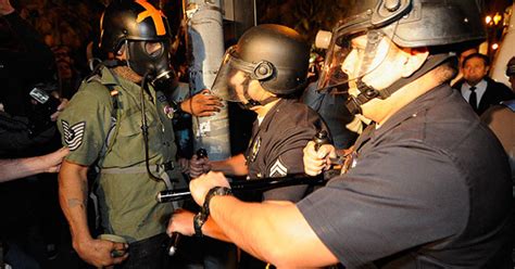 L A Cops Move In After Occupiers Defy Eviction Cbs News