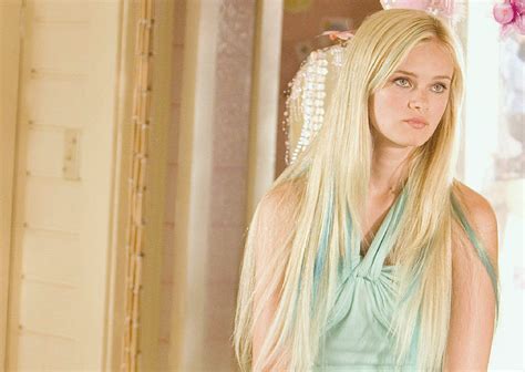 49 Hottest Sara Paxton Bikini Pictures Proves She Is A Shining Light Of Beauty The Viraler