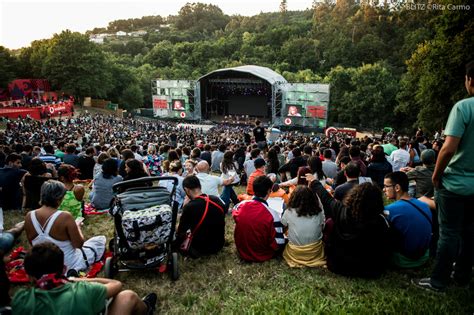 Paredes de coura has a magic about it that makes every performance magnificent, thoroughly intimate and entertaining. BLITZ - Tudo sobre o Vodafone Paredes de Coura: horários ...