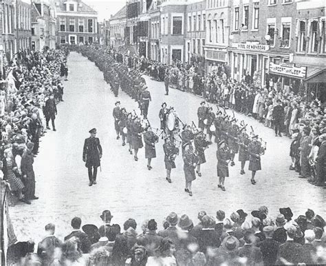 Marktstraat Perth Regiment 1945 Oostenrijk