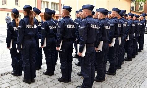 Jak wygląda nabór do policji?. Trwa nabór do policji — dokumenty można złożyć na miejscu ...