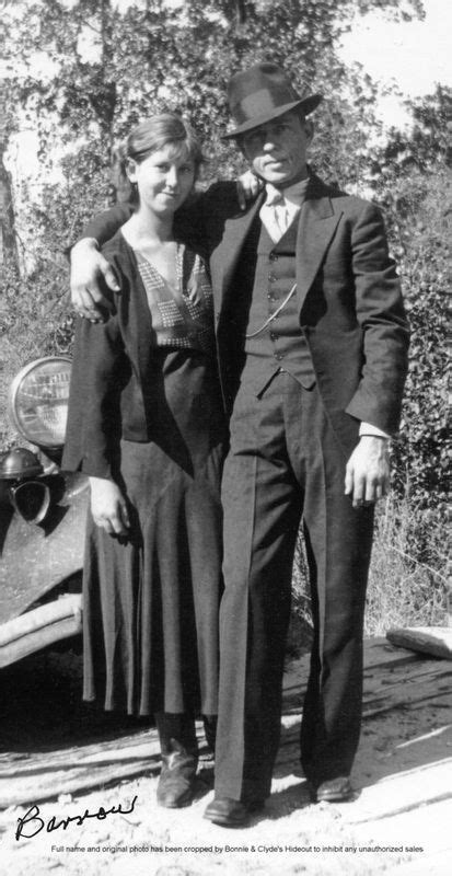 Clyde Barrow With His Sister Marie Barrow Bonnie And Clyde Photos