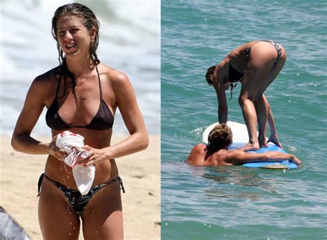 Aniston Shows Off Her Itsy Bitsy Bikini Popsugar Celebrity