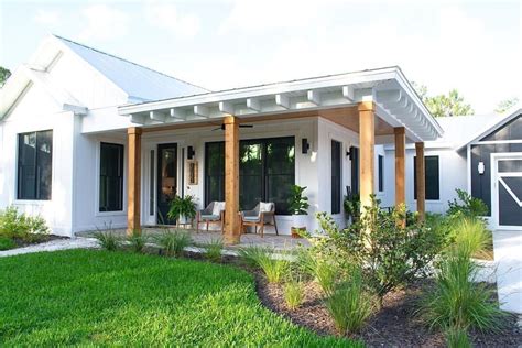 45 Modern Farmhouse Exterior One Story Wrap Around Porches