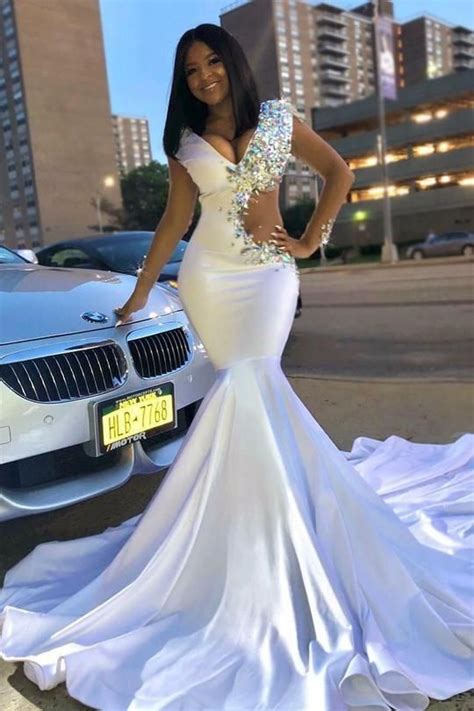2023 Sexy White V Neck Mermaidtrumpet Beaded Prom Dresses White Prom