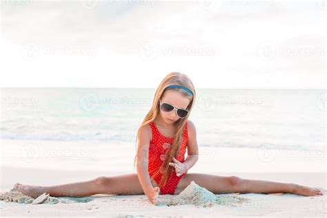Cute Little Girl At Beach During Caribbean Vacation 18037409 Stock