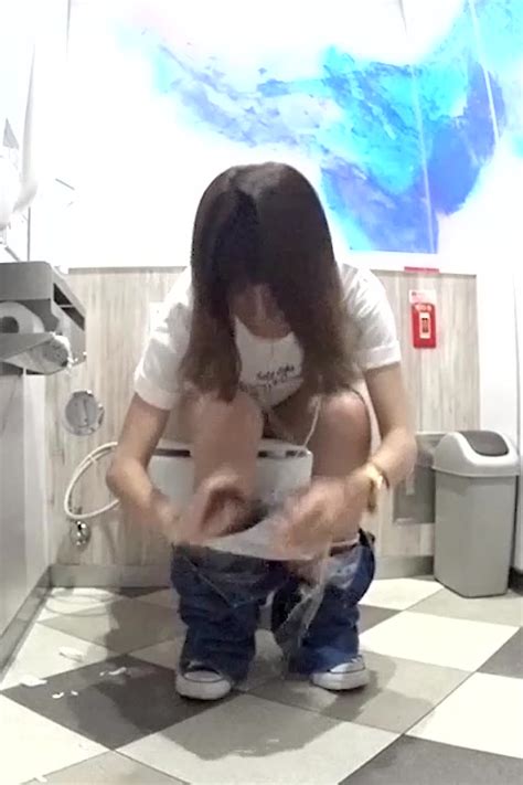 Voyeur Japanese Toilet Peeing Mall ThisVid