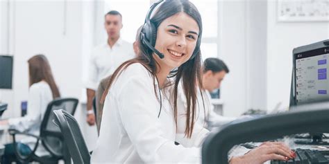 ¿qué Es Un Call Center Cómo Funciona Y Sus Ventajas B2chat