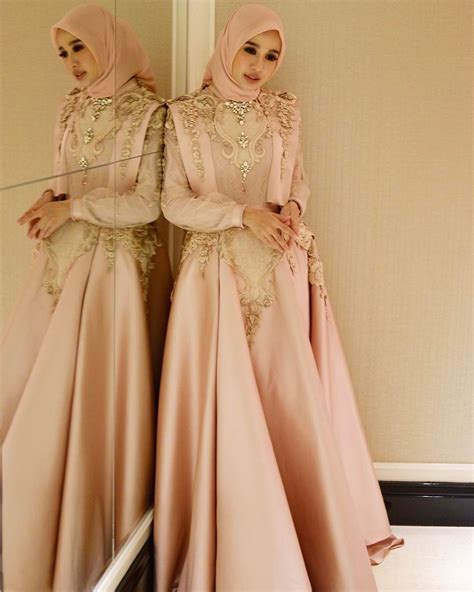 10 Desain Cantik Gaun Muslimah Untuk Ke Acara Pesta Pakaian Jelita Gaun Gaun Perempuan
