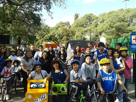 De este modo, el día mundial de la seguridad vial debe servir como un aliciente que no tenga una duración de solo 24 horas, sino que podamos hacer de este día que promueve la educación vial, los valores y la prevención de las víctimas en carretera, un movimiento que podamos aplicar a lo largo. Noticias MR | 10 de Junio: se conmemora el Día Nacional de ...