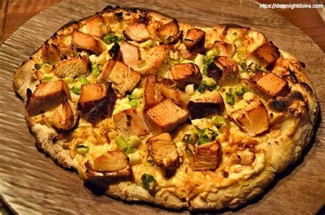Smoked Chicken Pizza Date Night Doins Bbq For Two