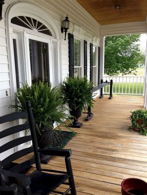 51 Gorgeous And Inviting Farmhouse Front Porch Decorating Ideas 25