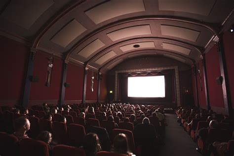 Early digital rentals could be bad news for movie theaters