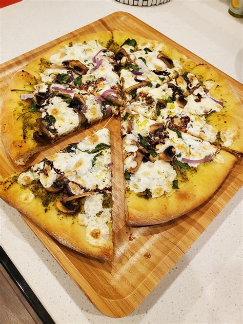 Pesto Pizza With Spinach Onions And Mushrooms Homemade Food Foods