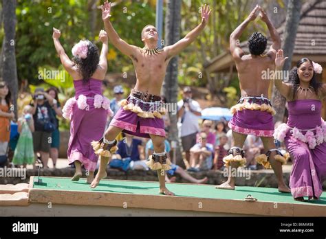 Polynesian Dance Hi Res Stock Photography And Images Alamy