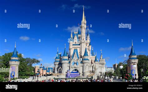 Cinderella Castle Magic Kingdom Disney Stock Photo Alamy