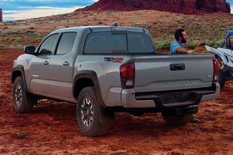 2019 Toyota Tacoma Vs 2019 Honda Ridgeline Which Is Better Autotrader