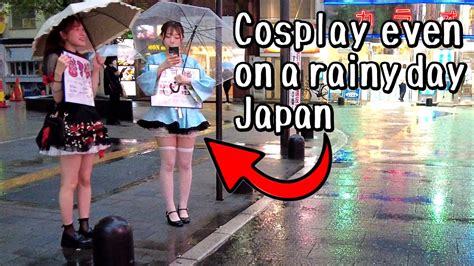 Japan Walk Kabukicho Cosplay Girl Even On A Rainy Day Red Light