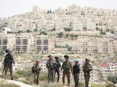 شددت مصر وفرنسا والأردن على أهمية وقف جميع الإجراءات الأحادية التي تقوض حل الدولتين (دولة فلسطينية وأخرى إسرائيلية) وفرص التوصل للسلام. مصر والأردن وفرنسا وألمانيا تحذر إسرائيل من ضم أراض ...