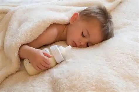 How To Get Baby To Sleep Without Bottle