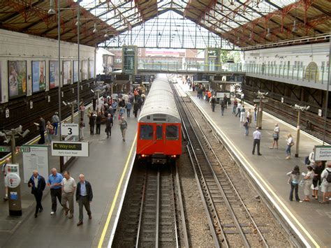 Filelondon Train Station Wikimedia Commons