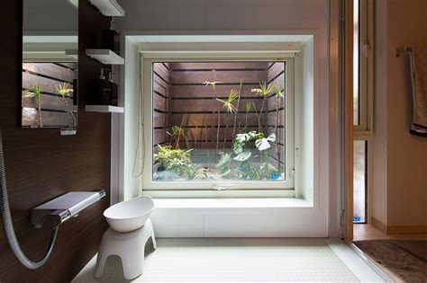 浴室窓には、坪庭を配置。もちろん、隣家からは見えない設計。 http://www.macs-inc.co.jp/ #風呂 #旅館みたい #造作 ...