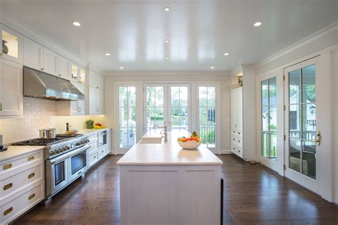 Light And Bright Kitchen In 2020 Bright Kitchens White Cabinetry