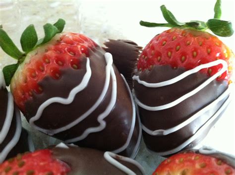How To Make Chocolate Covered Strawberries Very Simple Recipe