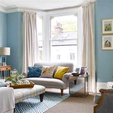 Traditional Living Room With Vivid Blue Walls Uk