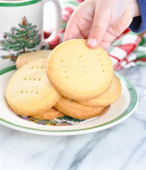 Like all the countries around the world, christmas is an important festival. 3-Ingredient Scottish Shortbread Cookies | Recipe | Baking ...
