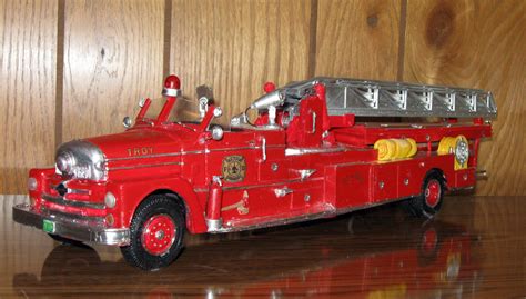 125 Scale Model Resin 1957 Seagrave Open Cab Aerial Ladder Fire Truck